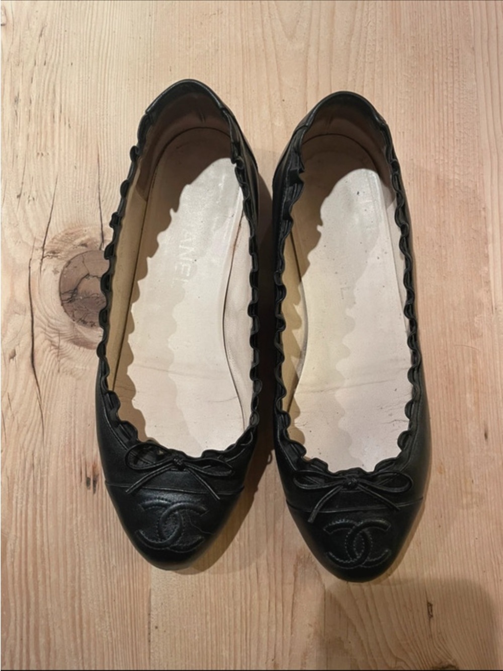 CHANEL Black Scalloped Leather Ballet Flats with CC Logo